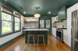 Luxe Cottage Close to Downtown - Image 2