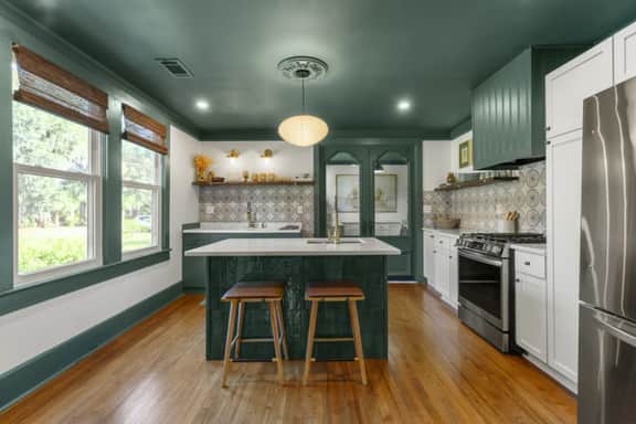 Luxe Cottage Close to Downtown - Image 2