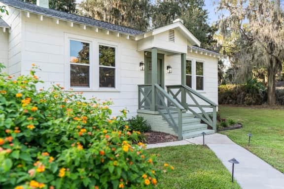 Luxe Cottage Close to Downtown - Image 4