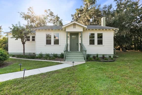 Luxe Cottage Close to Downtown - Image 5